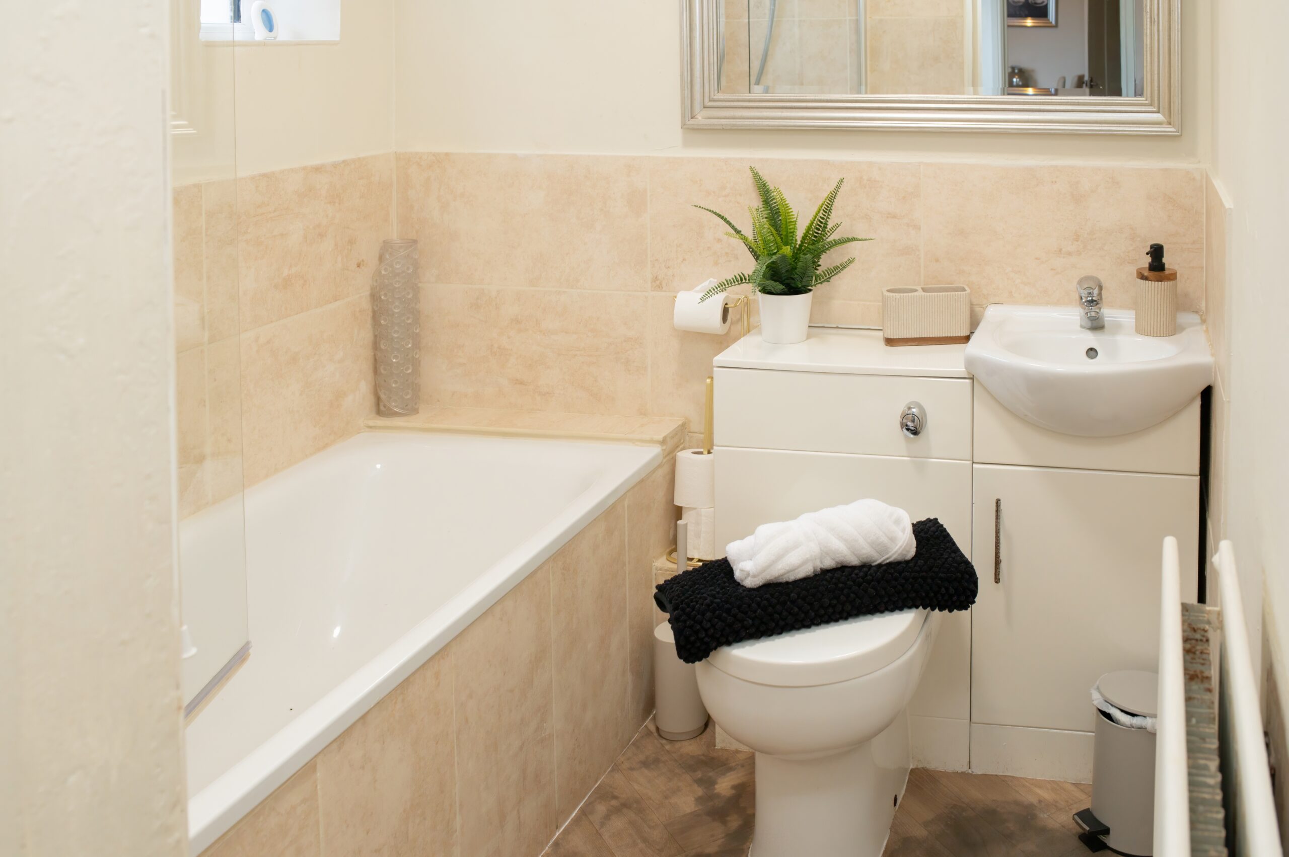 Moon House Crewe main bathroom contractor accommodation