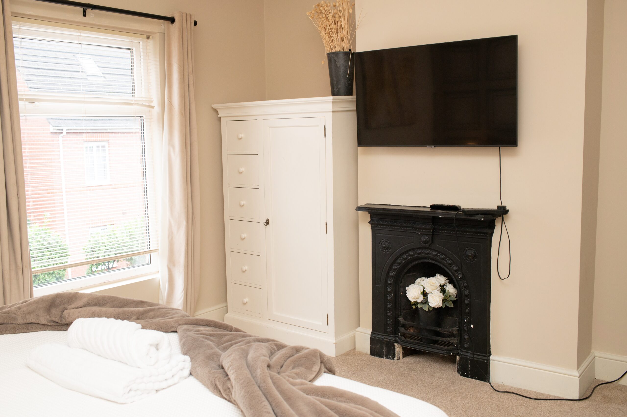 Moon House Crewe contractor accommodation The Rose property group