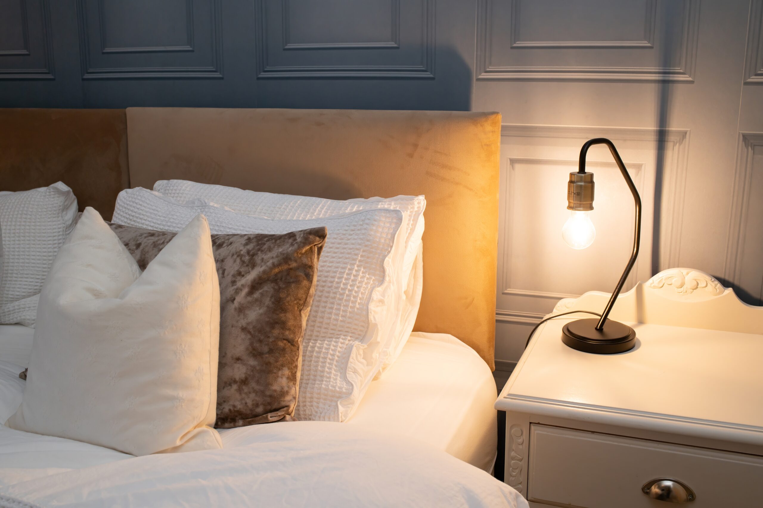 Contractor accommodation Sleeps 4 Moon House Crewe The Rose property group