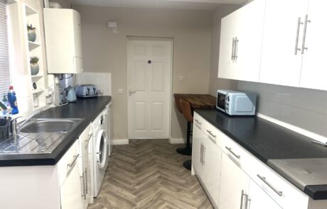 Nest House Crewe fully equipped kitchen with washing machine