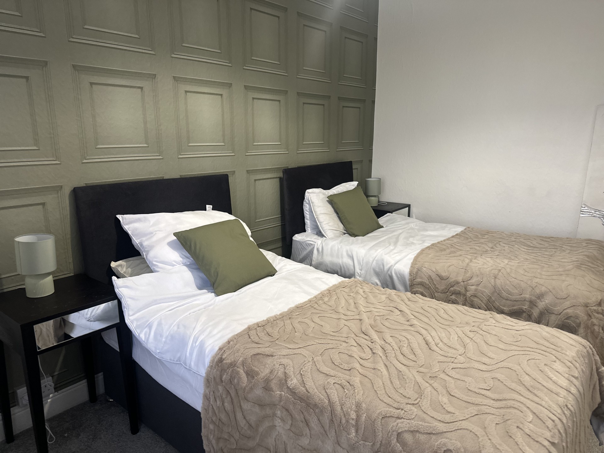 Twin Room with smart TV Nest House Crewe